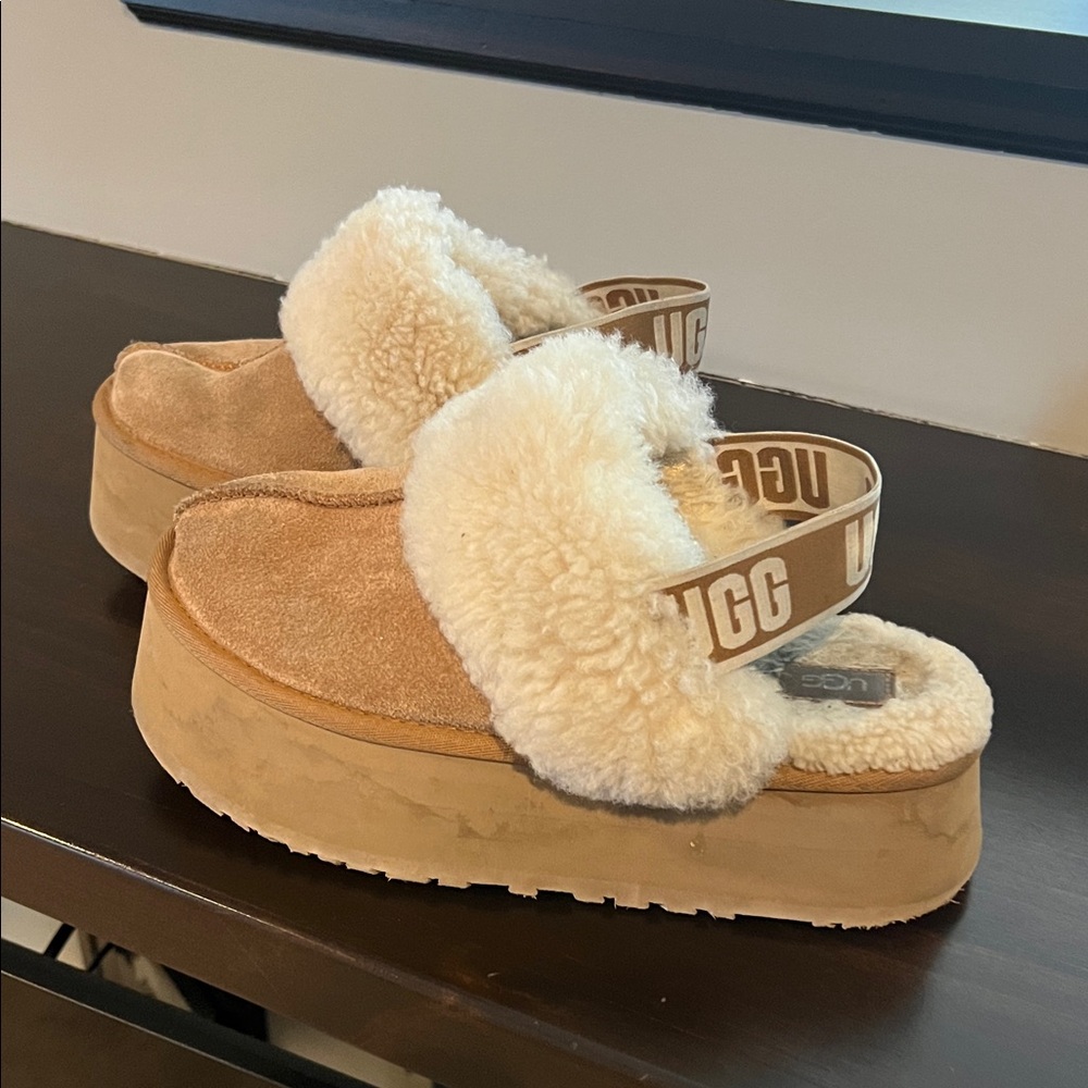 UGG Women's Cozy Tan and Cream Funkette Slippers - Size 7